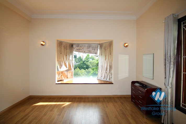 Large 4 bedrooms villa for rent in Tay Ho district